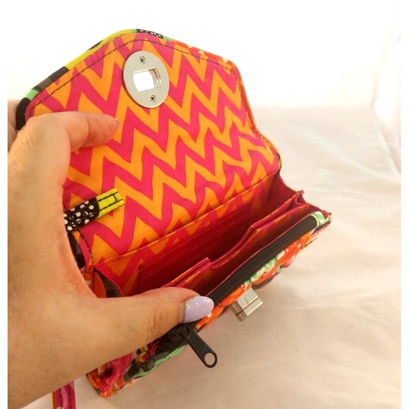VERA BRADLEY Ziggy Zinnia Retired Your Turn Smartphone Wristlet w/Turn Lock - Picture 5 of 8
